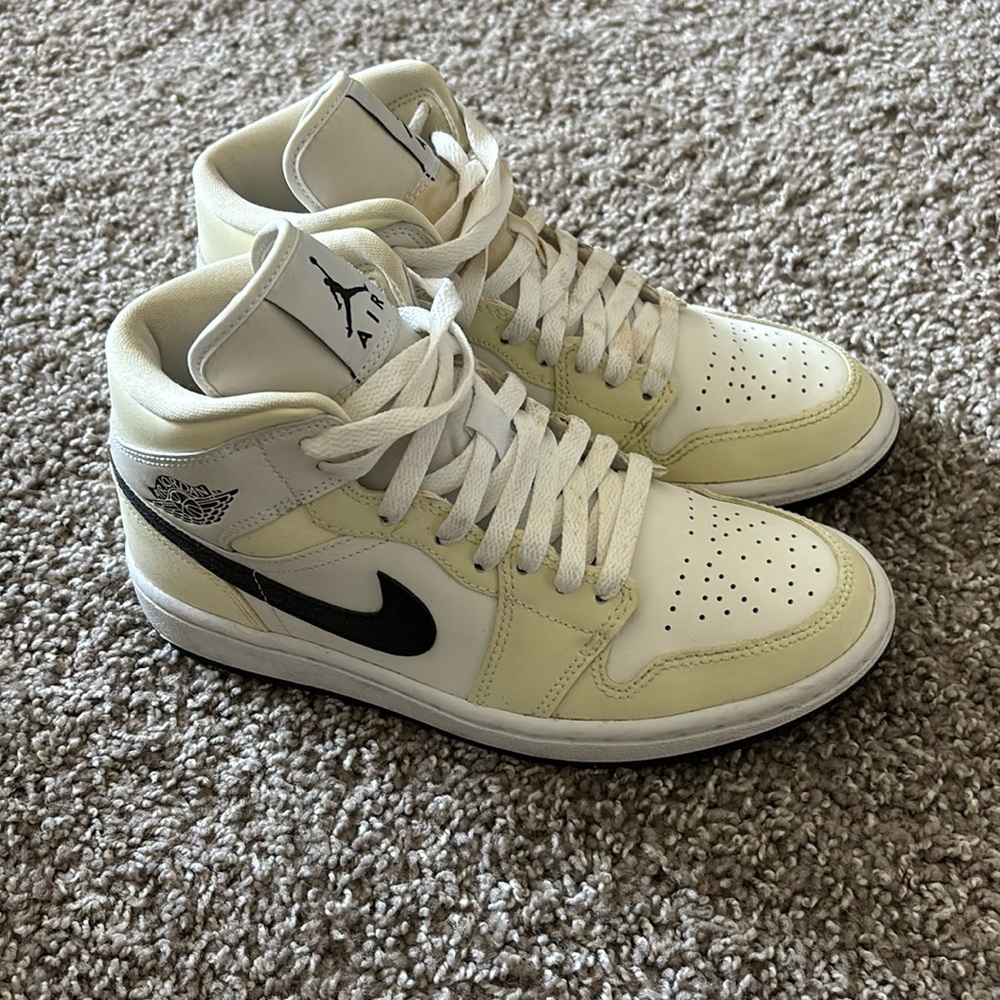 Coconut milkk air Jordan Mid